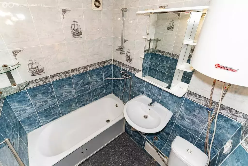 3-комнатная квартира: Екатеринбург, Ангарская улица, 52/2 (53.7 м) - Фото 1