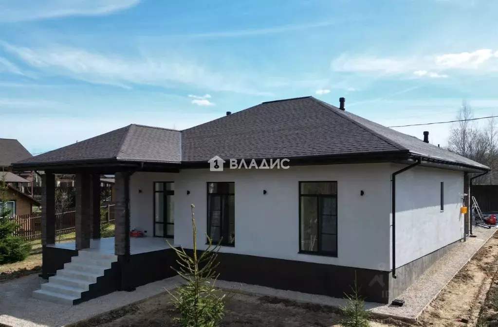 Дом в Калужская область, Жуковский муниципальный округ, д. Рождествено ... - Фото 1