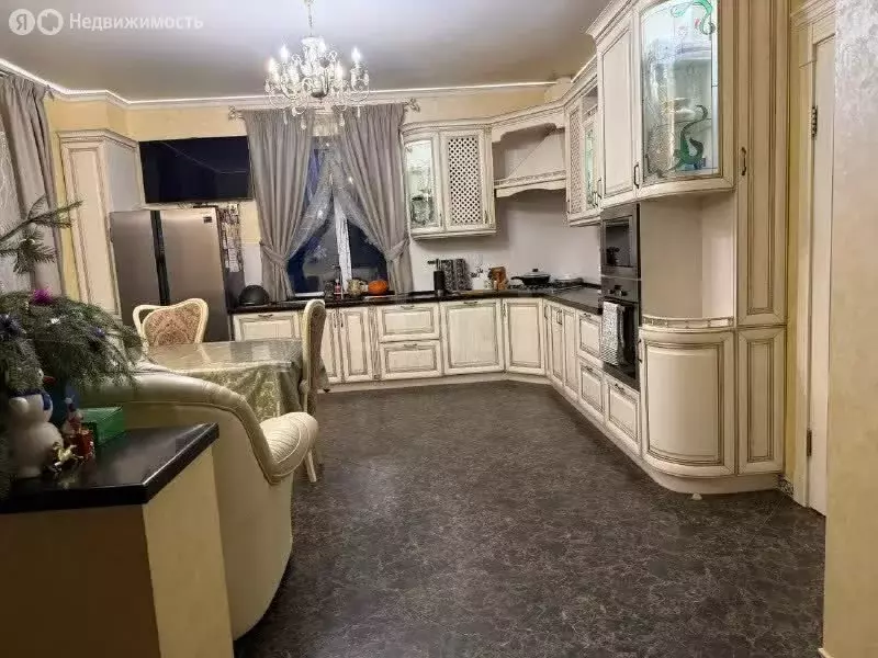 Дом в посёлок Омский, Молодёжная улица (260 м) - Фото 1