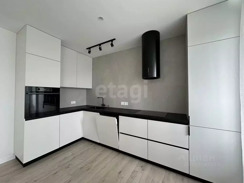 2-к кв. Калужская область, Калуга ул. Минская, 40 (60.0 м) - Фото 1