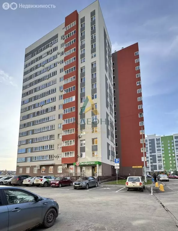 3-комнатная квартира: Уфа, улица Генерала Ишбулатова, 8/1 (70.5 м) - Фото 1