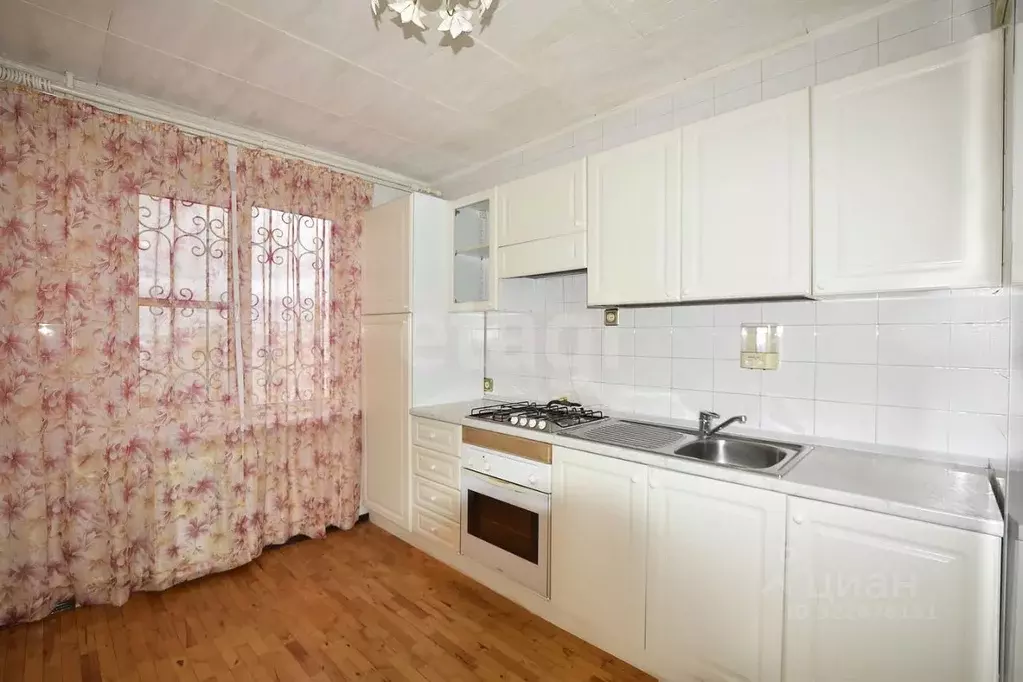 3-к кв. Оренбургская область, Оренбург Салмышская ул., 5 (65.6 м) - Фото 1