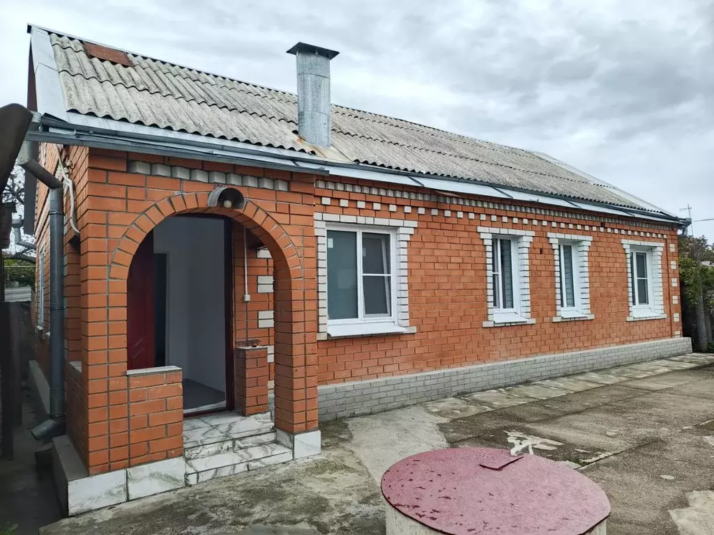 Дом в Краснодарский край, Лабинск ул. Гагарина (66 м) - Фото 1