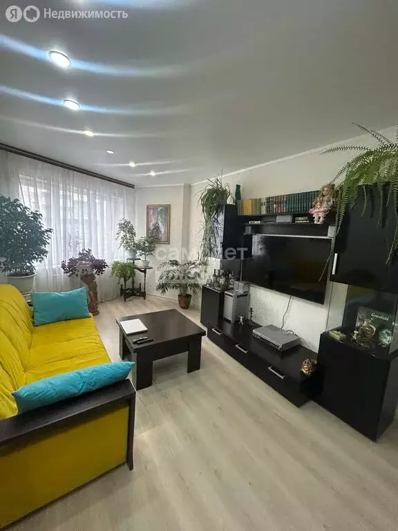 3-комнатная квартира: Липецк, Индустриальная улица, 8 (62 м) - Фото 0