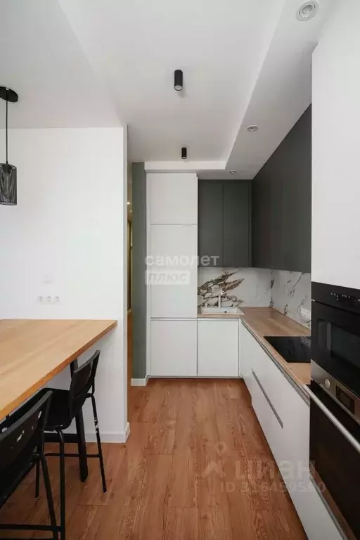 3-к кв. Омская область, Омск просп. Комарова, 11/4 (70.0 м) - Фото 0