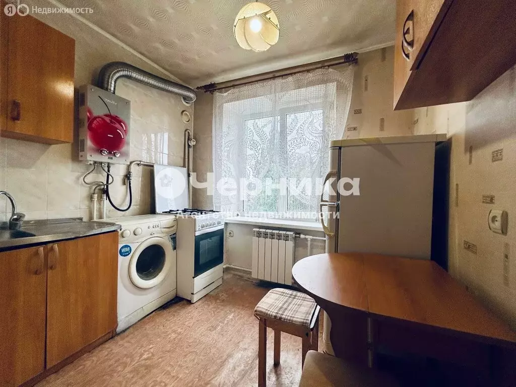 2-комнатная квартира: Каменск-Шахтинский, улица Ворошилова, 21 (45 м) - Фото 0