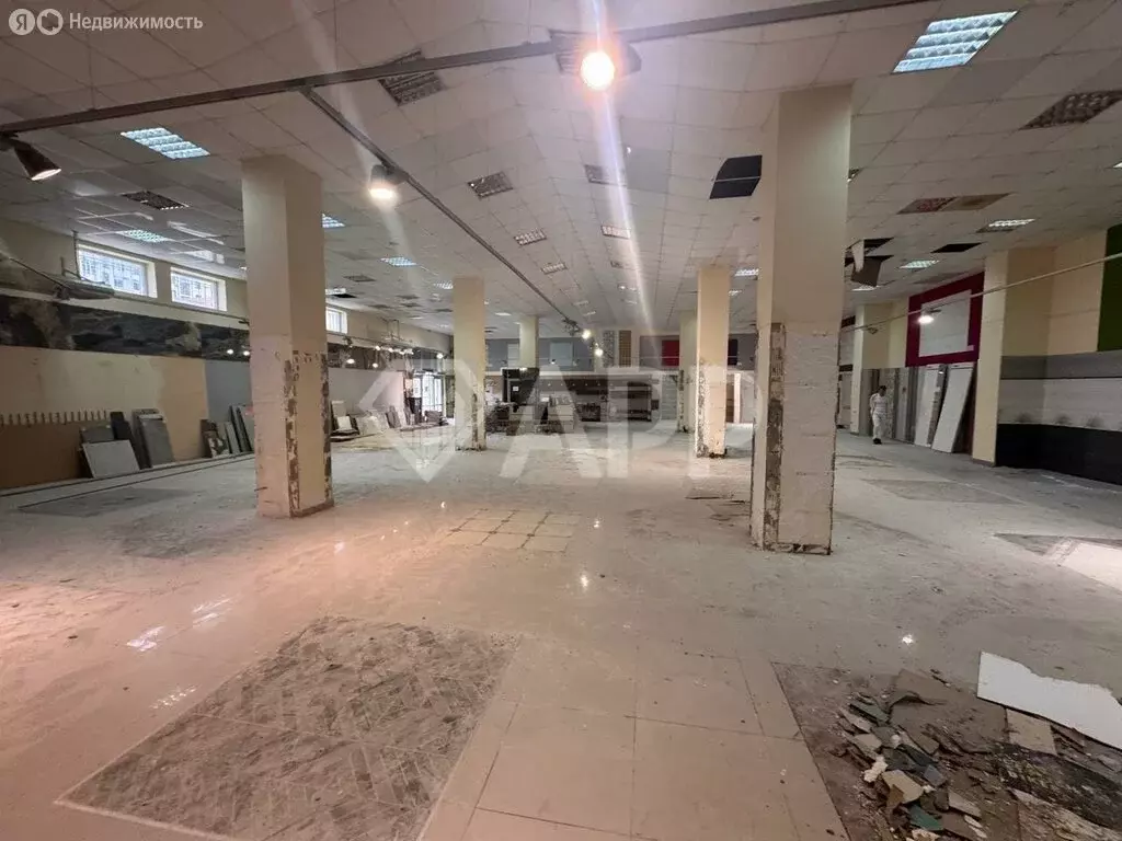 Торговая площадь (990 м) - Фото 1