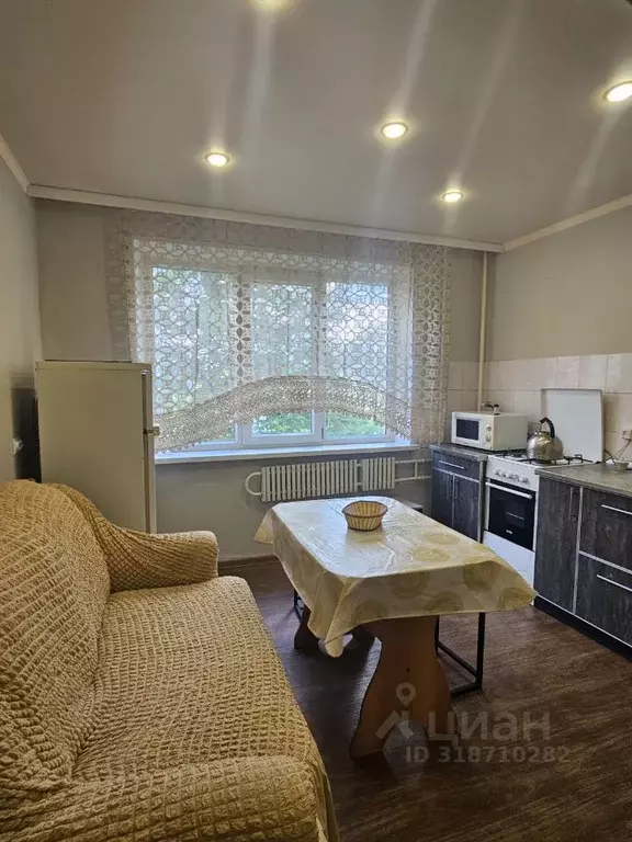 2-к кв. Белгородская область, Губкин ул. Космонавтов, 15А (40.0 м) - Фото 0