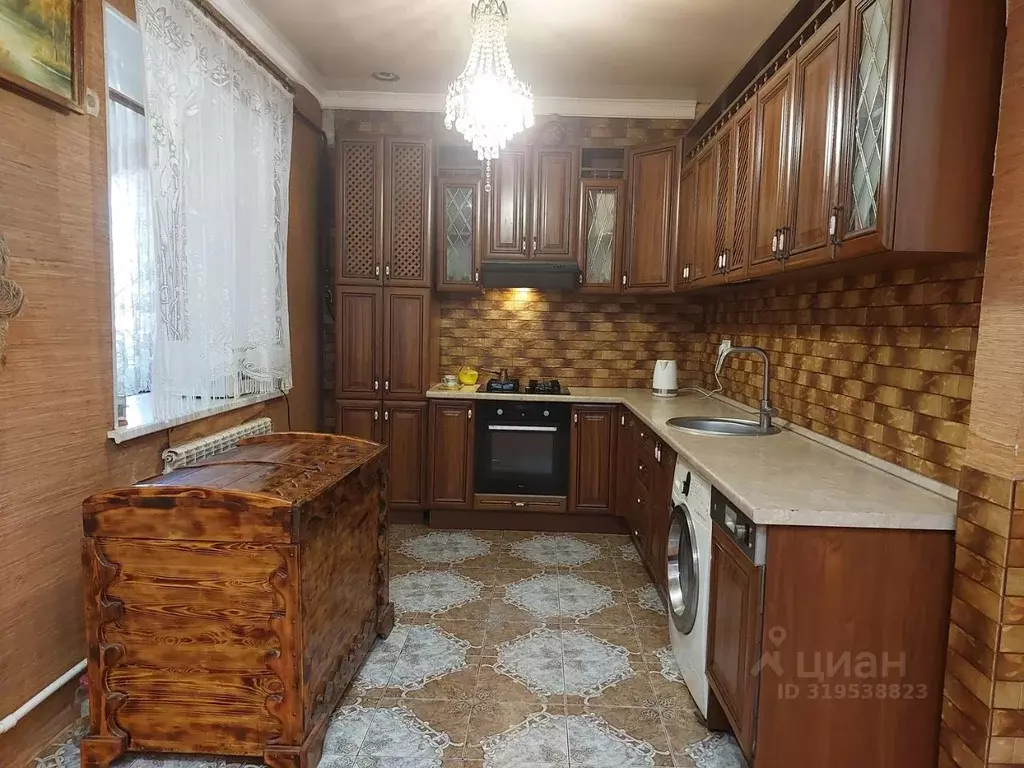 Дом в Омская область, Таврический район, с. Сосновское Октябрьская ... - Фото 1
