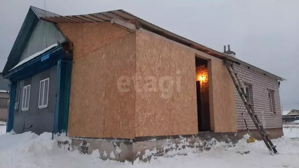 Дом в Башкортостан, Гафурийский район, Красноусольский сельсовет, с. ... - Фото 1