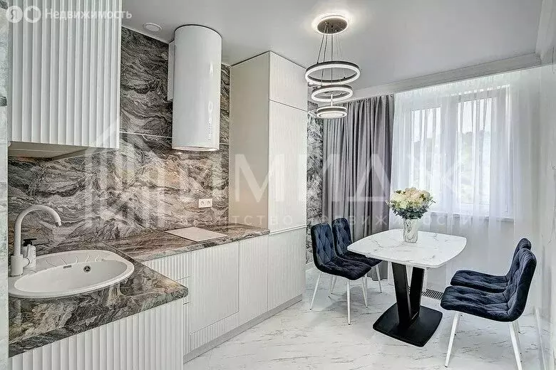 2-комнатная квартира: Сочи, улица Ленина, 298Бк5 (90 м) - Фото 1