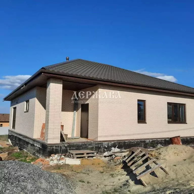 Коттедж в Белгородская область, Старооскольский городской округ, с. ... - Фото 1