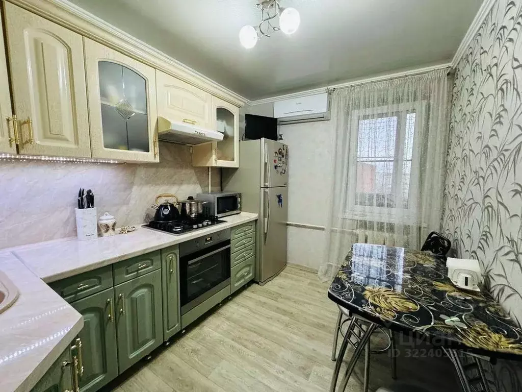 3-к кв. Адыгея, Тахтамукайский район, Яблоновский пгт ул. Гагарина, ... - Фото 0