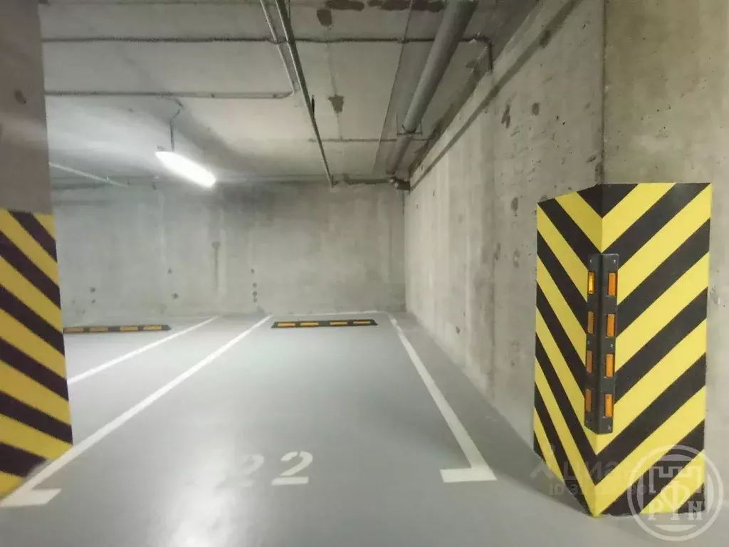 Гараж в Санкт-Петербург Петровский просп., 9 (18 м) - Фото 1