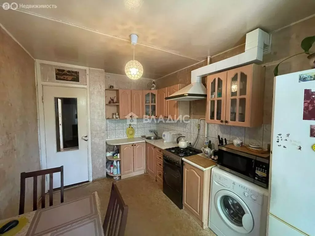 3-комнатная квартира: Лобня, улица Чкалова, 12 (67.3 м) - Фото 0