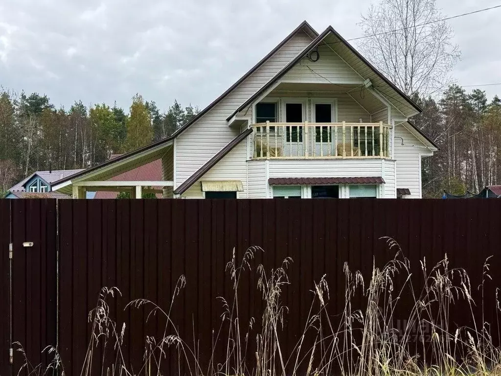 Дом в Ленинградская область, Выборгский район, Рощинское городское ... - Фото 1