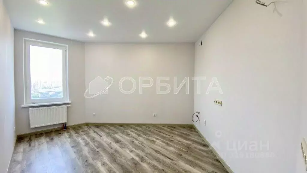 1-к кв. Тюменская область, Тюмень Новгородская ул., 3 (40.3 м) - Фото 1