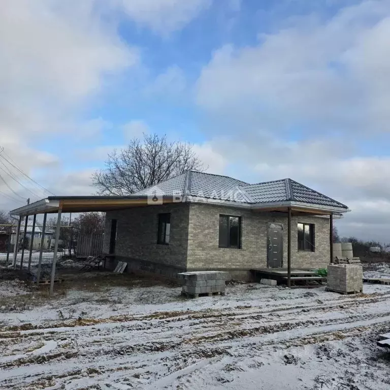 Дом в Белгородская область, Корочанский район, Погореловское с/пос, с. ... - Фото 1