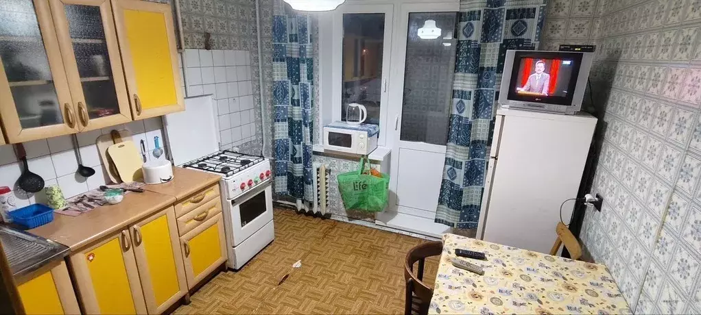 2-к кв. Ленинградская область, Кириши ул. Нефтехимиков, 10 (54.0 м) - Фото 1