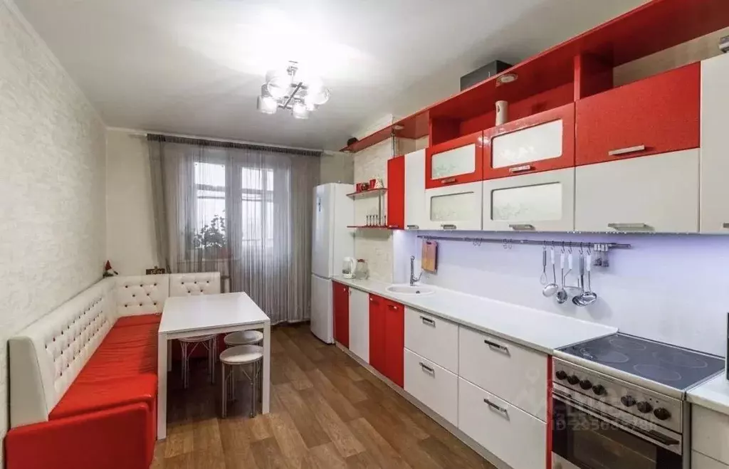 2-к кв. Омская область, Омск Заозерная ул., 19 (71.1 м) - Фото 0