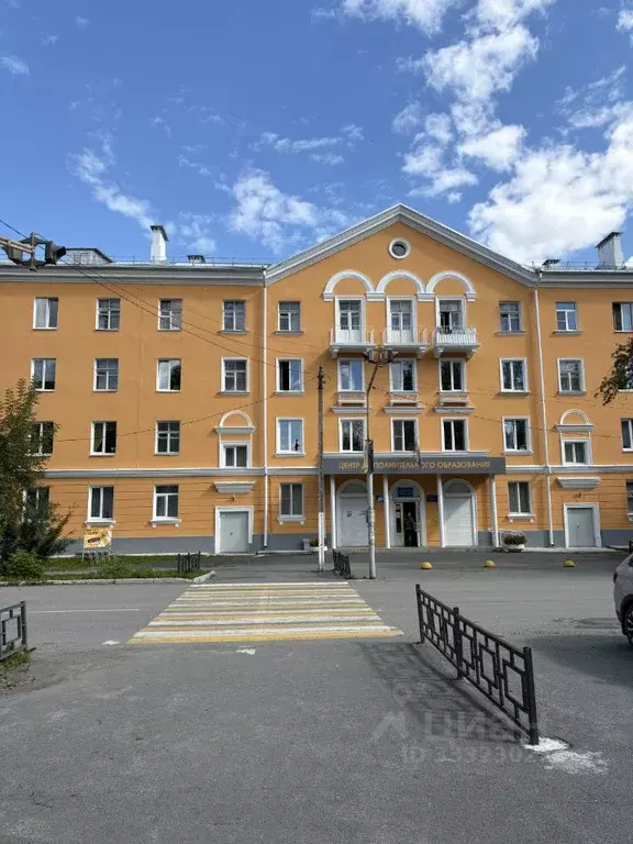 3-к кв. Свердловская область, Ревда ул. Чайковского, 27 (69.7 м) - Фото 1