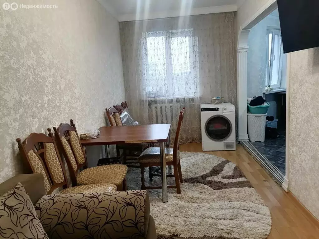 3-комнатная квартира: Владикавказ, улица Пожарского, 7 (63 м) - Фото 0