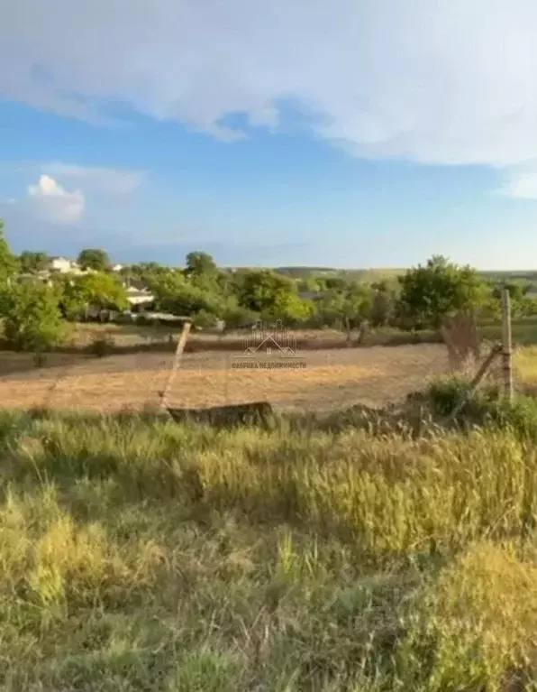 Участок в Крым, Симферопольский район, Пожарское с/пос, с. Водное ул. ... - Фото 1