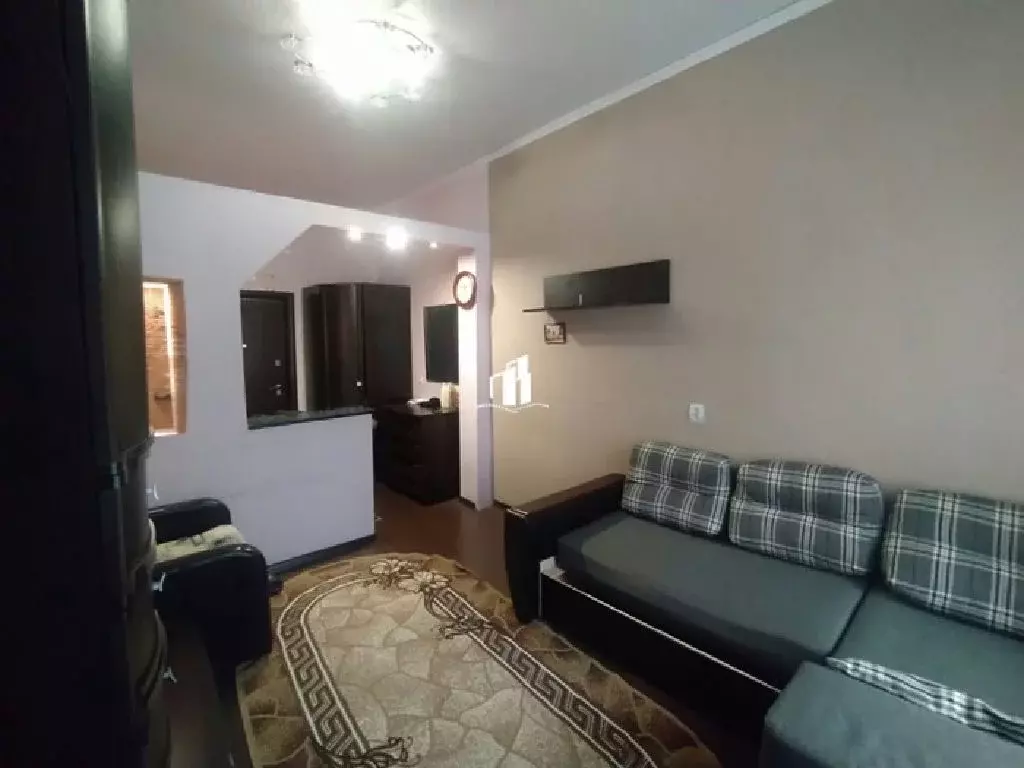 Продается комната в 8-комнатной квартире - Фото 1