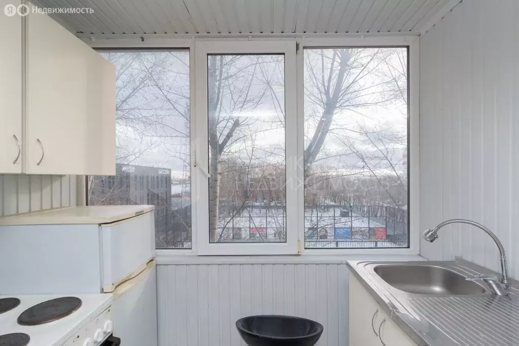 Квартира-студия: Тюмень, улица Республики, 243 (15 м) - Фото 1