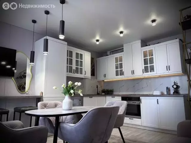 2-комнатная квартира: Екатеринбург, улица Раевского, 18А (70 м) - Фото 1