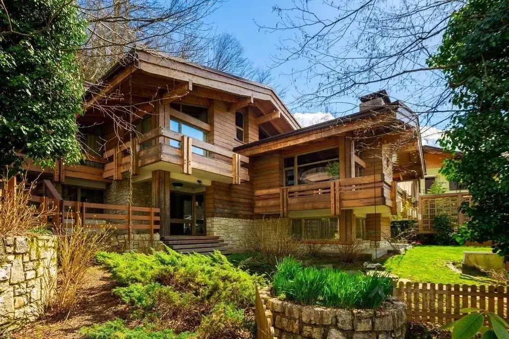 Дом в Краснодарский край, Сочи городской округ, Красная Поляна пгт  ... - Фото 1