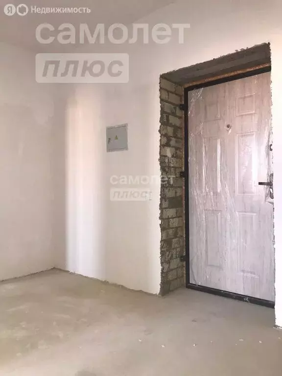 2-комнатная квартира: Октябрьский, улица Рахимьяна Насырова, 3 (45 м) - Фото 0