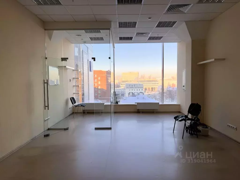 Офис в Свердловская область, Екатеринбург ул. Розы Люксембург, 22 (51 ... - Фото 1