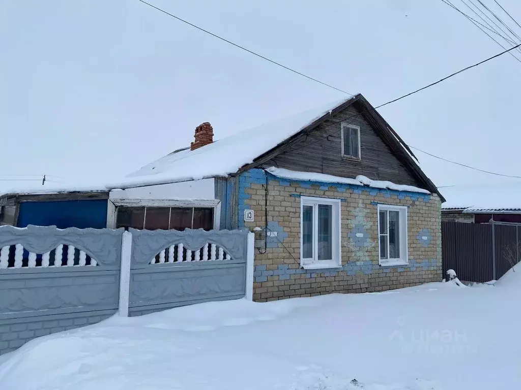 Дом в Саратовская область, Ровное рп ул. Свердлова (67 м) - Фото 1