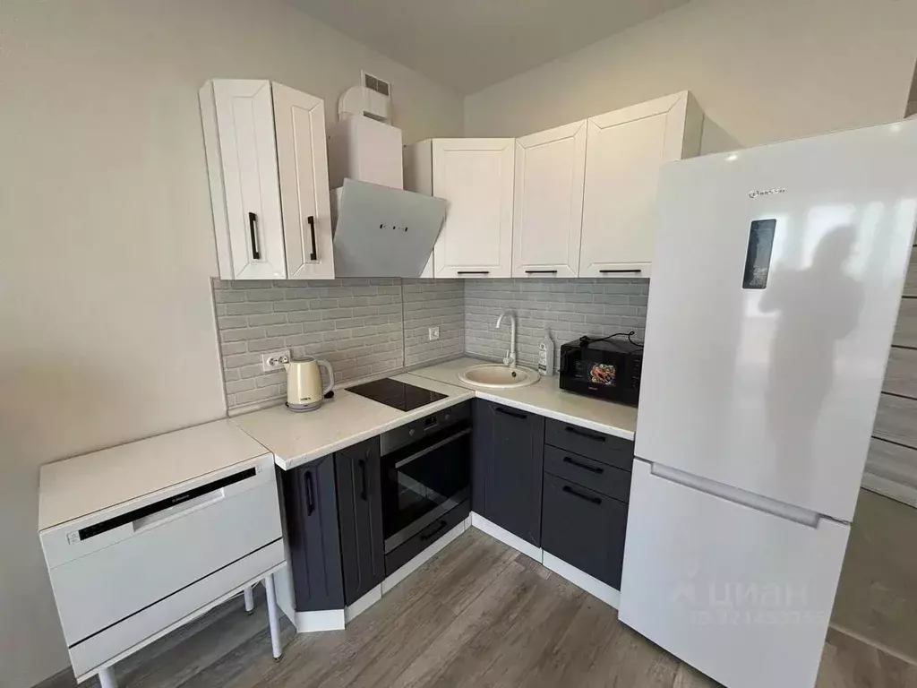 Студия Тюменская область, Тюмень Комбинатская ул., 54к2 (33.0 м) - Фото 0