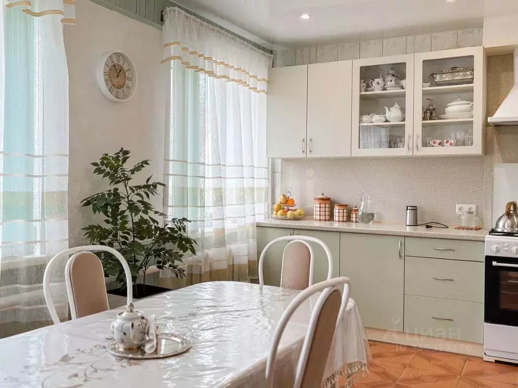 Дом в Псковская область, Печоры ул. Автомобилистов, 5А (240 м) - Фото 1