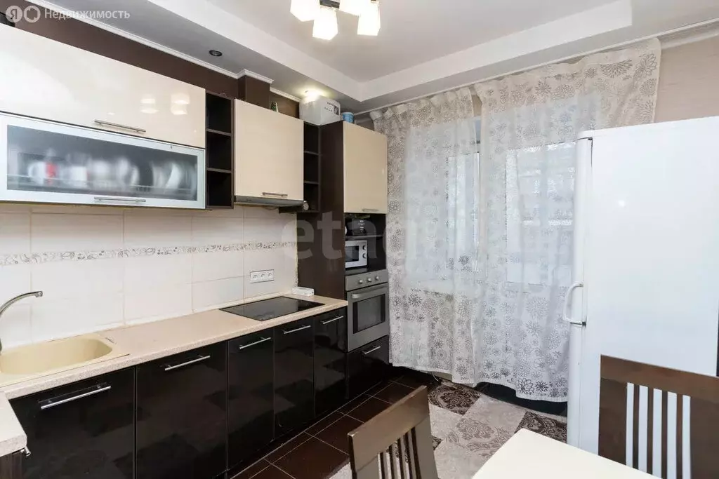 2-комнатная квартира: Тюмень, улица Космонавтов, 6к1 (65.9 м) - Фото 1