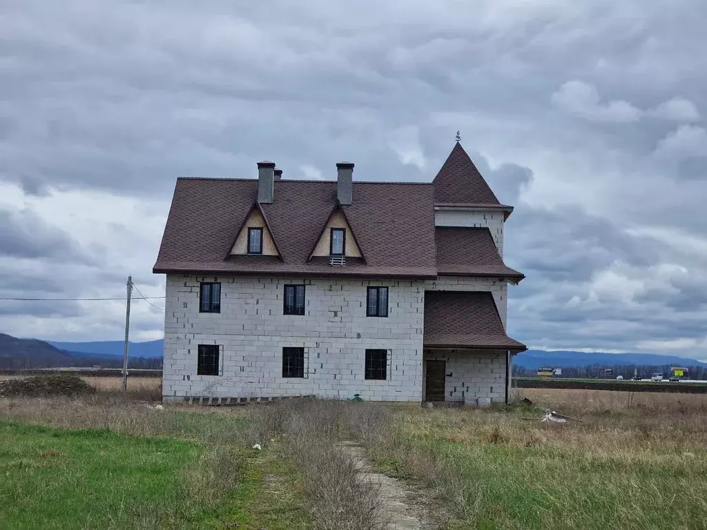 Дом в Адыгея, Майкопский район, пос. Тульский ул. Радужная, 12 (460 м) - Фото 1