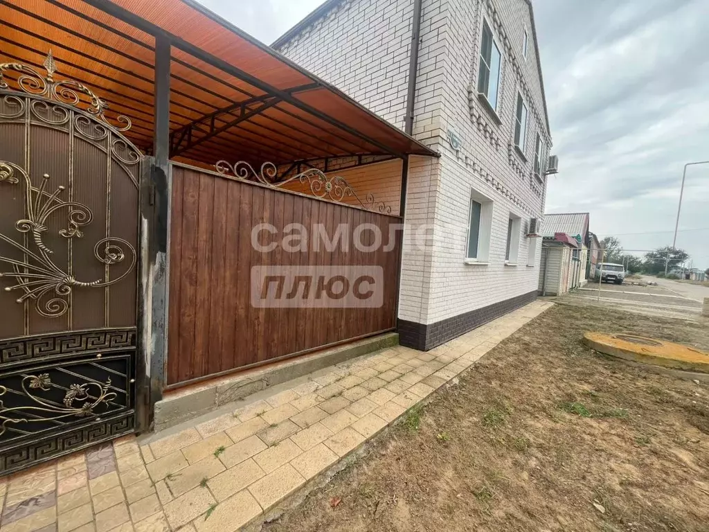 Дом в Астраханская область, с. Красный Яр ул. Зои Ананьевой, 65В (201 ... - Фото 1