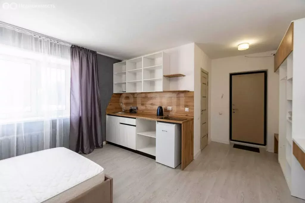 Квартира-студия: Тюмень, улица Мельникайте, 83 (22.5 м) - Фото 1