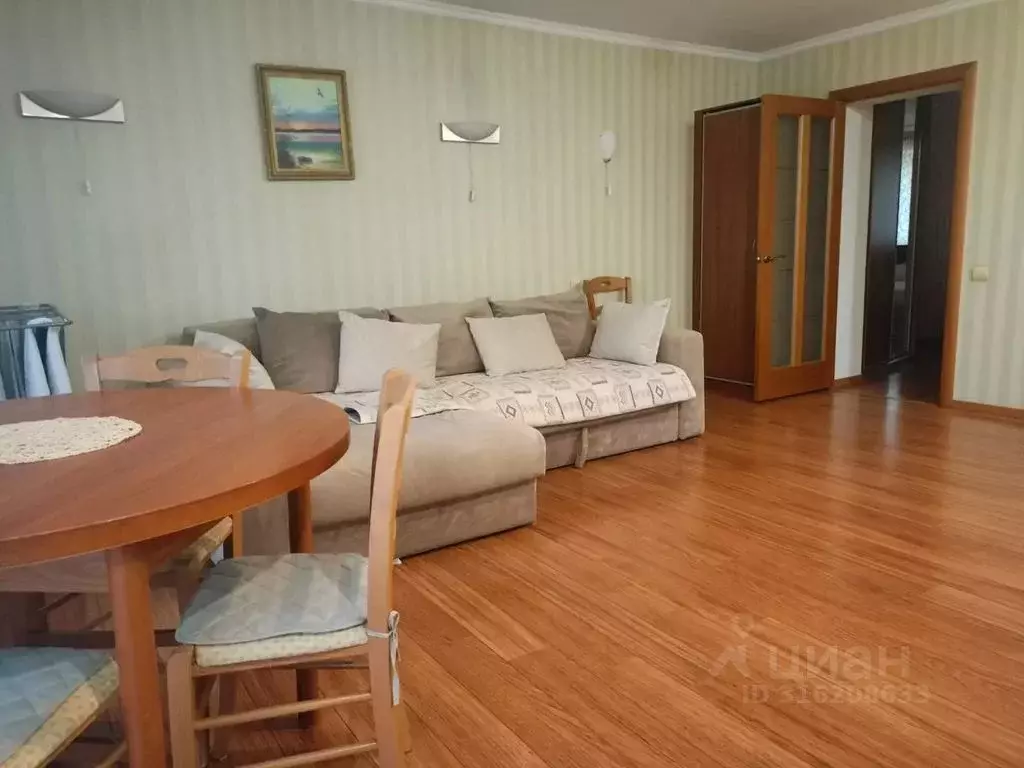 2-к кв. Омская область, Омск наб. Иртышская, 20 (60.0 м) - Фото 0