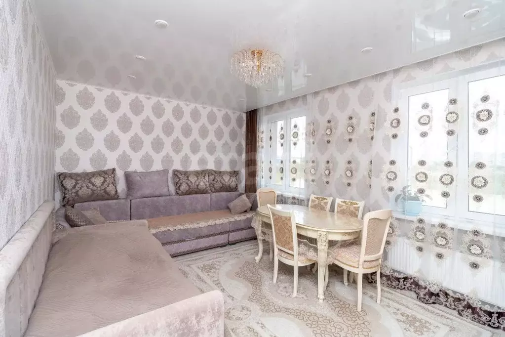 3-к кв. Тюменская область, Тюмень ул. Героев Космоса, 17 (74.0 м) - Фото 1