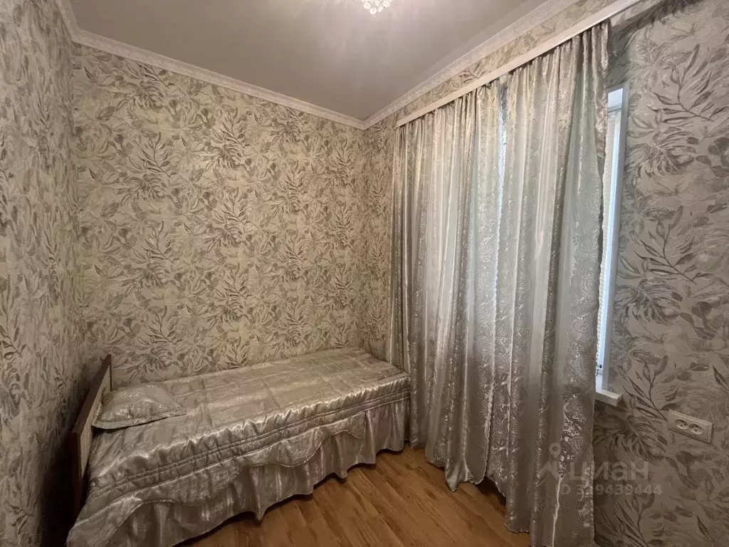 Дом в Краснодарский край, Гулькевичский район, с. Новоукраинское ... - Фото 1