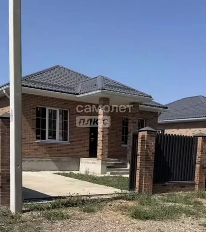 Дом в Краснодарский край, Динская ст-ца пл. Фонтанная (115 м) - Фото 0