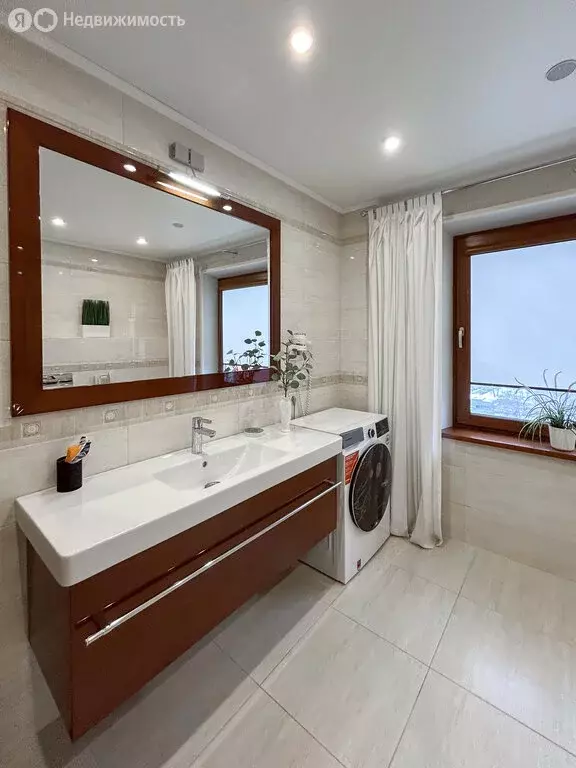 Квартира-студия: Челябинск, улица Молодогвардейцев, 34 (51.9 м) - Фото 0