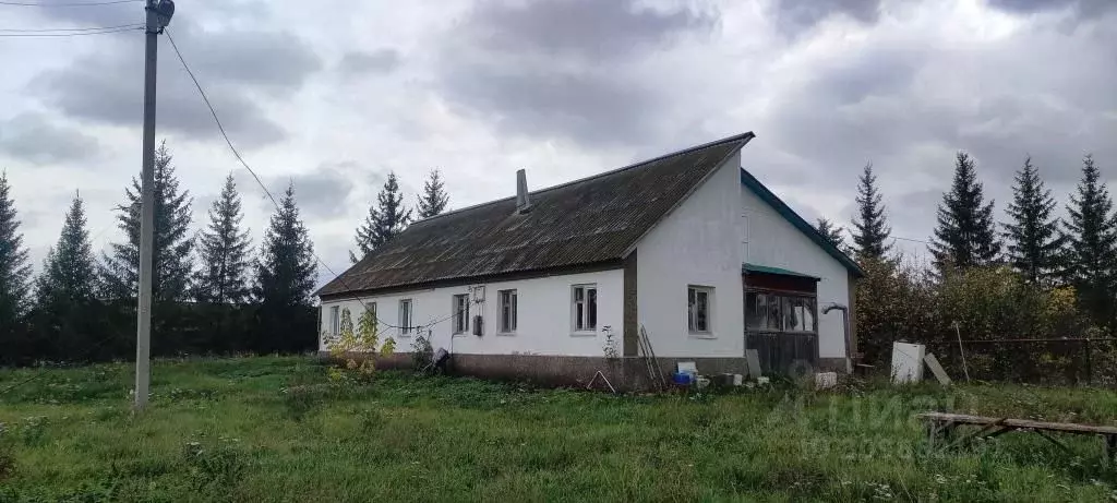 Дом в Башкортостан, Миякинский сельсовет, с. Киргиз-Мияки ул. ... - Фото 0