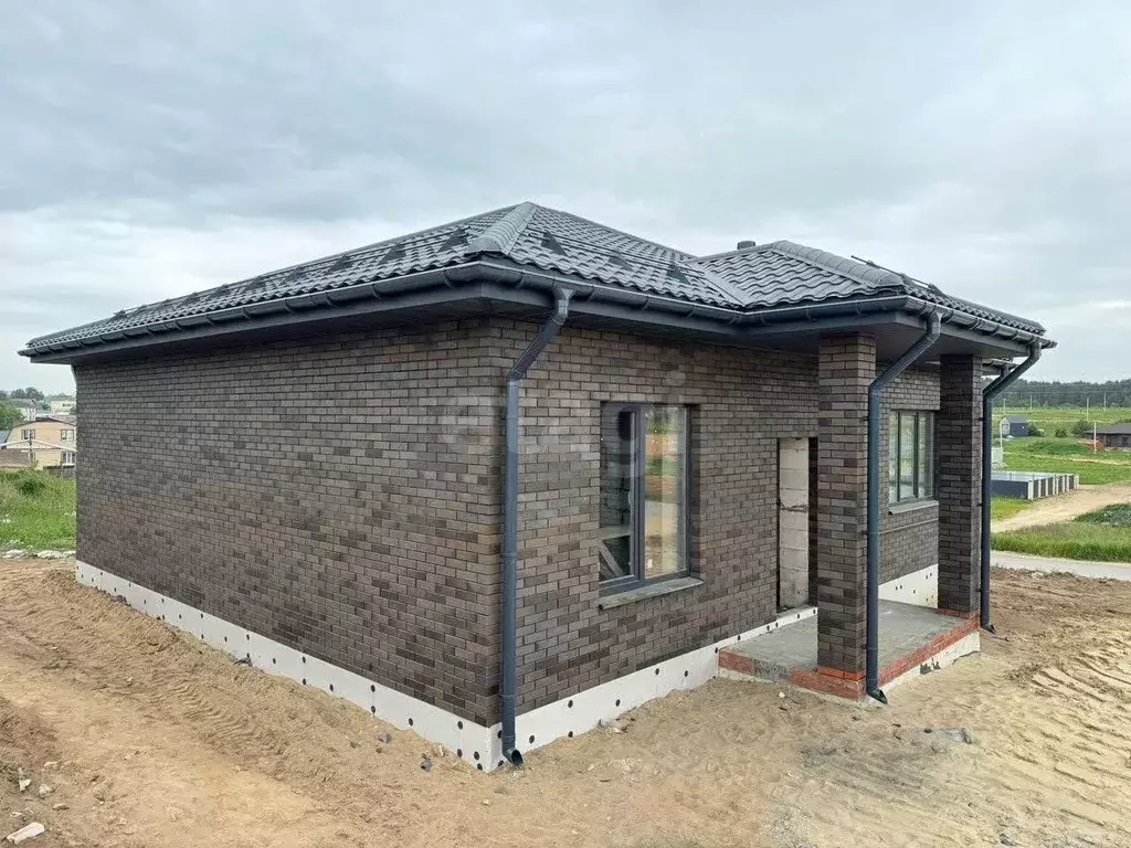 Дом в Калужская область, Калуга городской округ, д. Тинино Альпийский ... - Фото 0