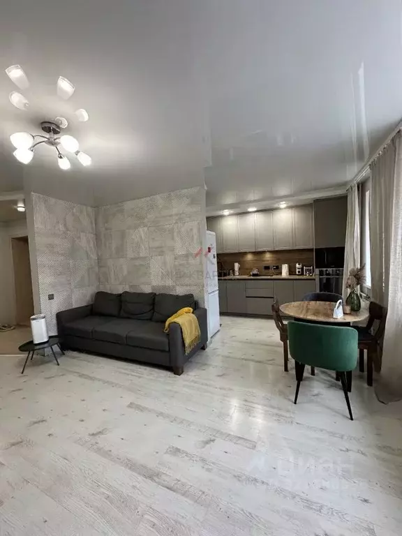 4-к кв. Хакасия, Абакан ул. Журавлева, 4 (75.8 м) - Фото 0