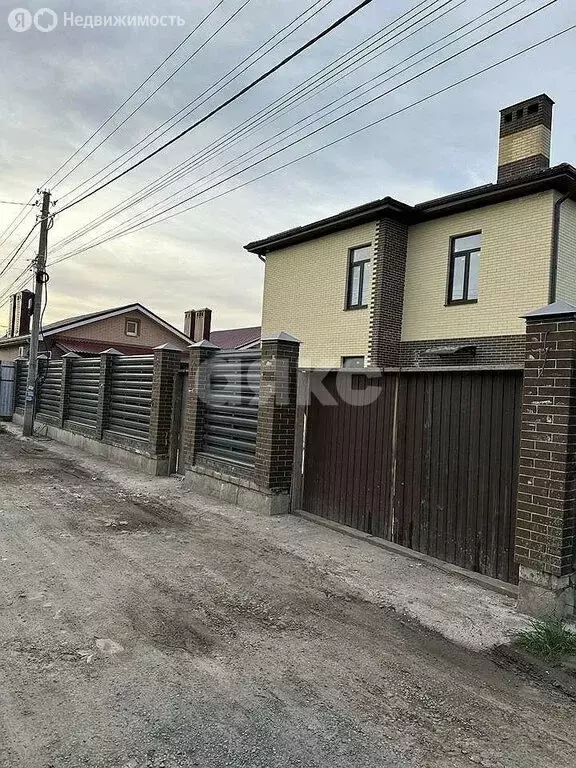 Дом в Ростов-на-Дону, Архитектурная улица (180 м) - Фото 1