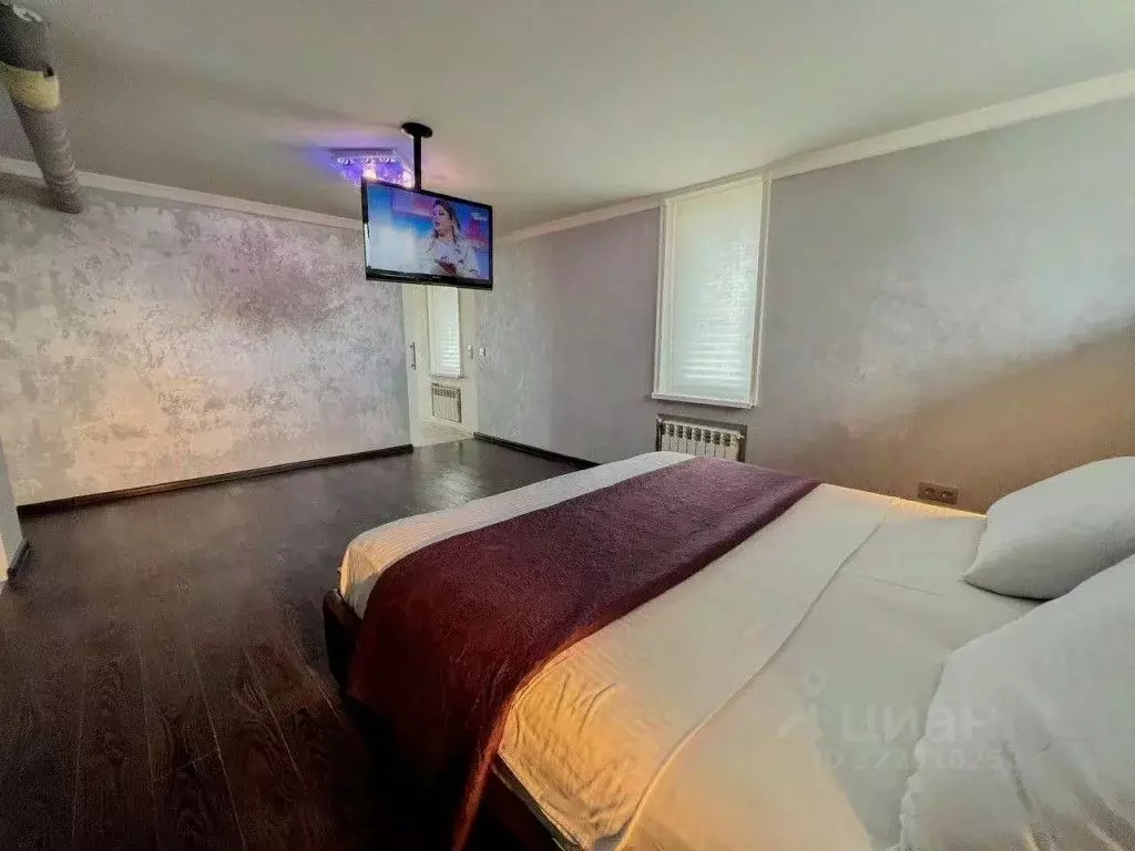 2-к кв. Свердловская область, Екатеринбург ул. Хохрякова, 72 (101.0 м) - Фото 1